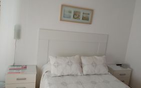 Habitación Individual En Apartamento Compartido Con La Anfitriona